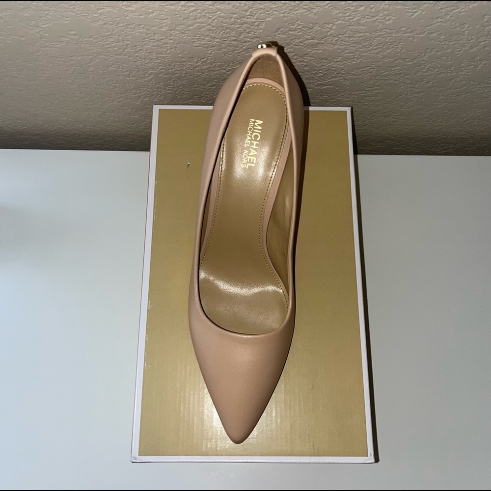 Michael Kors Nude Pump